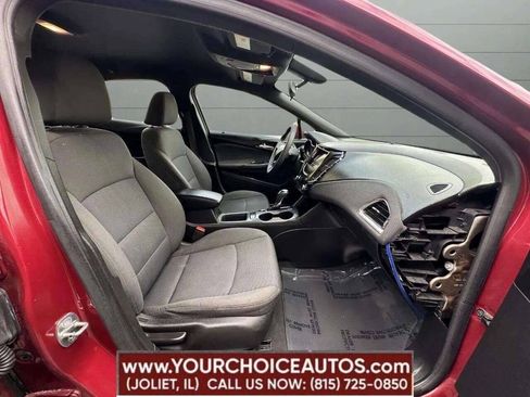 Used 2019 Chevrolet Cruze LT w/ Convenience Package FWD image 20