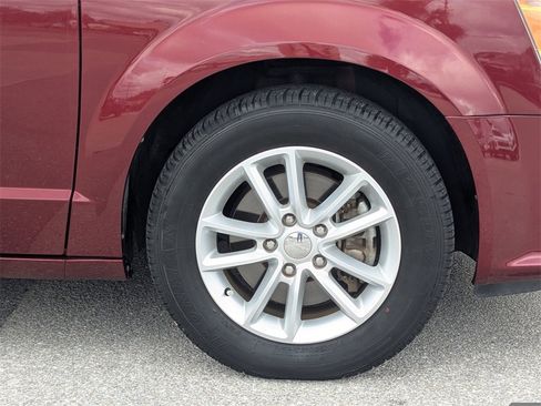 Used 2019 Dodge Grand Caravan SXT image 11