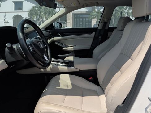 Used 2021 Honda Accord Touring image 11