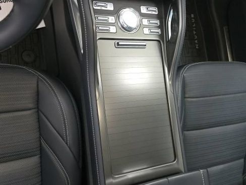 Used 2025 Lincoln Nautilus Reserve AWD/4WD image 19