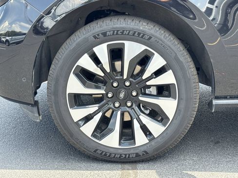 Used 2025 Ford Expedition Max Platinum w/ Driver's Package AWD/4WD image 24