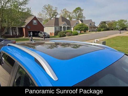 Used 2024 Volkswagen Taos SE w/ Panoramic Sunroof Package image 7