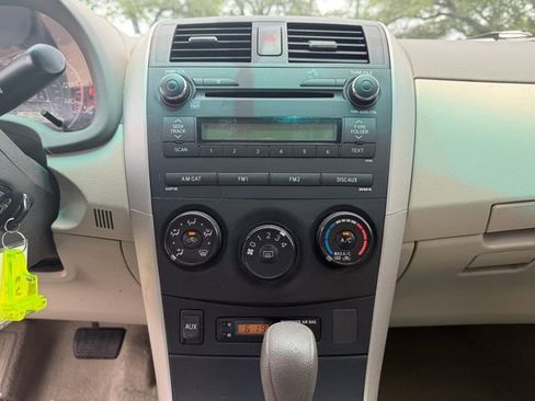 Used 2010 Toyota Corolla LE FWD image 11