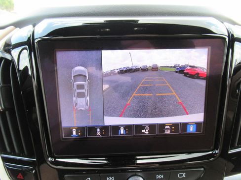 Used 2023 Chevrolet Traverse Premier FWD image 29