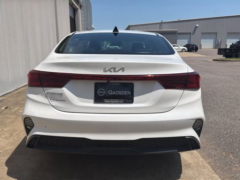 Used 2023 Kia Forte LXS w/ LXS Technology Package FWD image 4