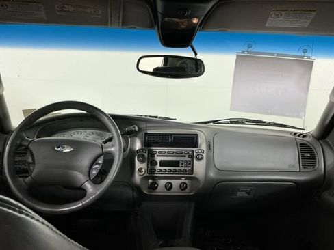 Used 2004 Ford Explorer Sport Trac XLT AWD/4WD image 20