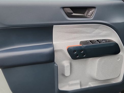 Used 2023 Ford Maverick XLT image 9