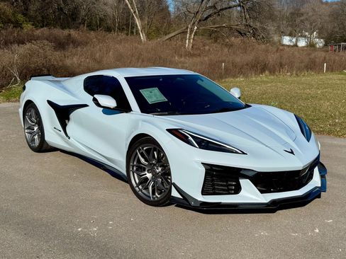 Used 2024 Chevrolet Corvette Z06 RWD image 1