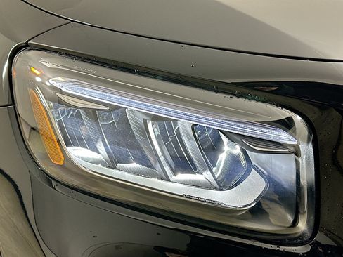 Used 2026 Mercedes-Benz GLB 250 4MATIC image 40