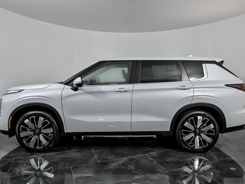New 2026 Mitsubishi Outlander SE AWD/4WD image 6
