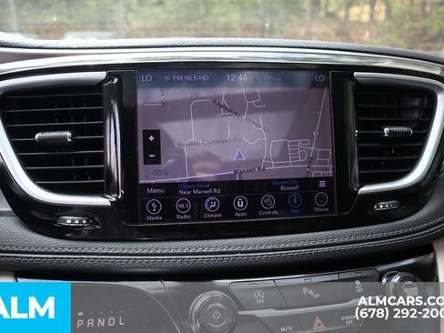 Used 2018 Chrysler Pacifica Limited FWD image 38