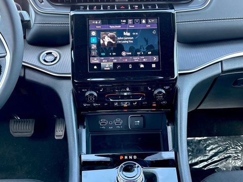 New 2025 Jeep Grand Cherokee L Laredo w/ Luxury Tech Group I image 12