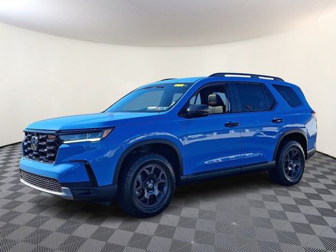Used 2025 Honda Pilot TrailSport image 3