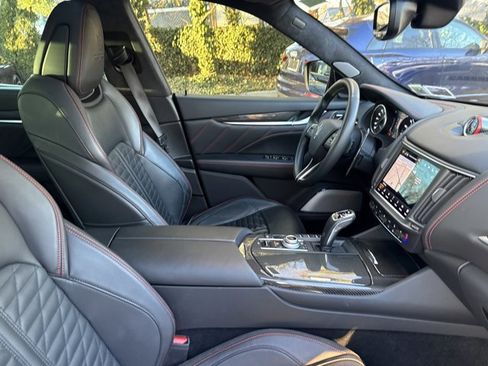 Used 2022 Maserati Levante Trofeo image 31