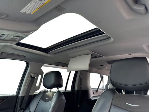 Used 2020 Cadillac Escalade ESV Premium Luxury image 18