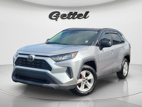 Used 2021 Toyota RAV4 LE FWD image 1