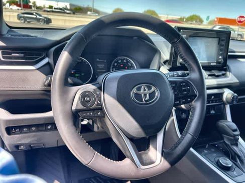 Used 2022 Toyota RAV4 XLE w/ XLE Grade Weather Package image 17