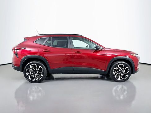Used 2024 Chevrolet Trax RS w/ Sunroof Package FWD image 4