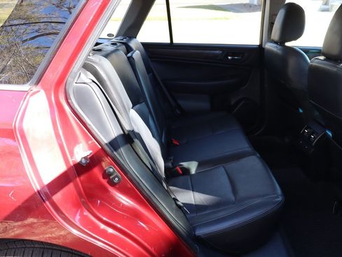 Used 2015 Subaru Outback 3.6R Limited image 21