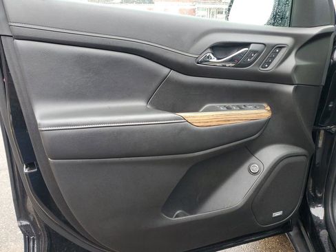 Used 2019 GMC Acadia Denali image 13