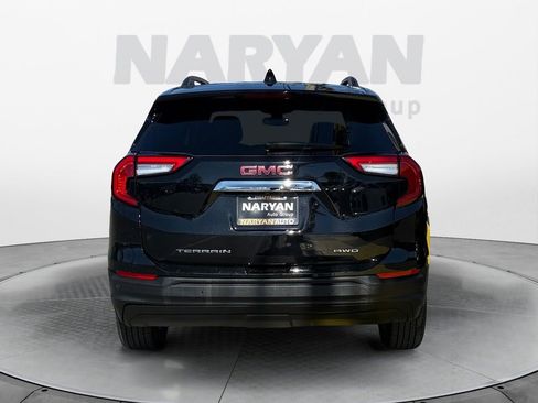 Used 2022 GMC Terrain SLE w/ Driver Convenience Package image 6