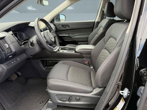 Used 2025 Nissan Pathfinder SV FWD image 5