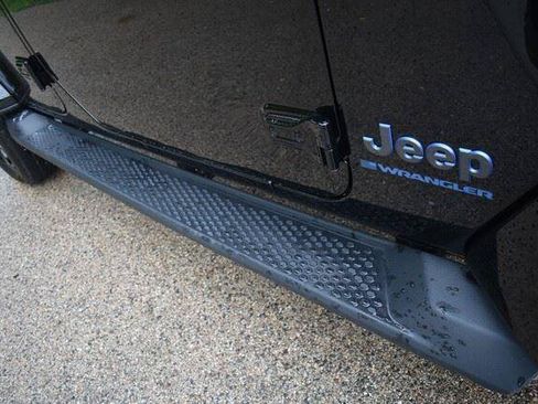Used 2025 Jeep Wrangler Sahara 4xe AWD/4WD image 15