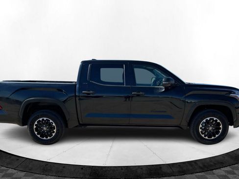 Used 2022 Toyota Tundra SR5 w/ SR5 Convenience Package image 8