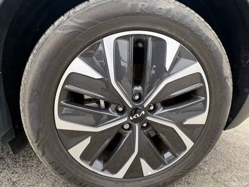 Certified 2024 Kia EV6 Light RWD image 6