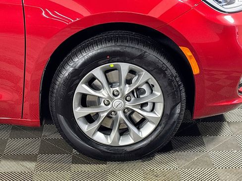 New 2026 Chrysler Pacifica Select AWD/4WD image 21