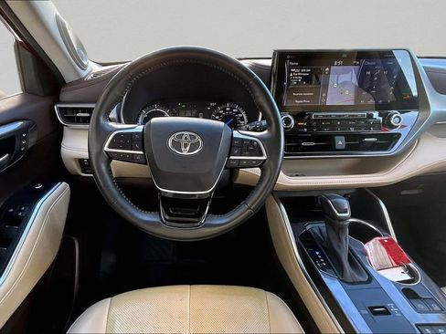 Used 2021 Toyota Highlander Platinum AWD/4WD image 9