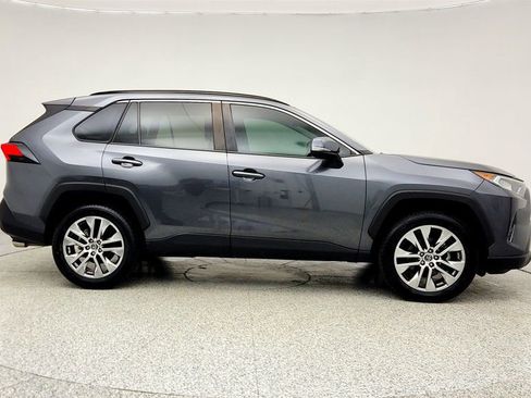 Used 2021 Toyota RAV4 XLE Premium image 4