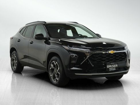 Used 2024 Chevrolet Trax LT w/ Sunroof Package image 8