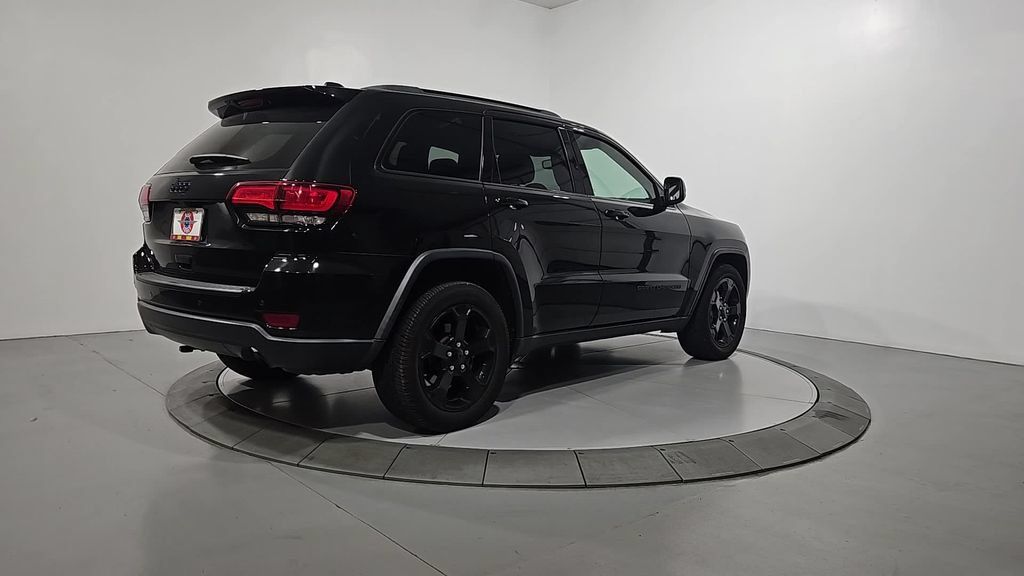 Used 2019 Jeep Grand Cherokee Laredo RWD image 5