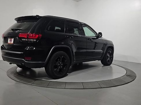 Used 2019 Jeep Grand Cherokee Laredo RWD image 5