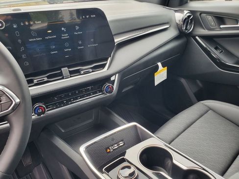 New 2026 Chevrolet Equinox LT w/ Convenience Package II AWD/4WD image 16
