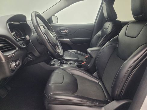 Used 2019 Jeep Cherokee Latitude Plus w/ Cold Weather Group image 17