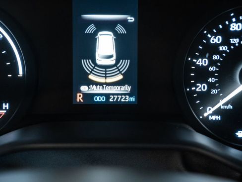 Used 2023 Toyota Sienna XSE FWD image 43