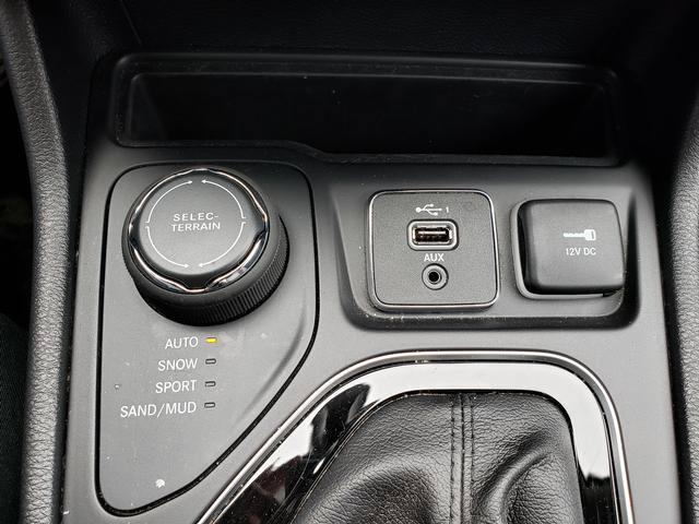 Used 2019 Jeep Cherokee Limited AWD/4WD image 19