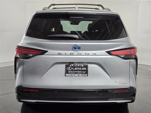 Used 2024 Toyota Sienna Platinum image 5