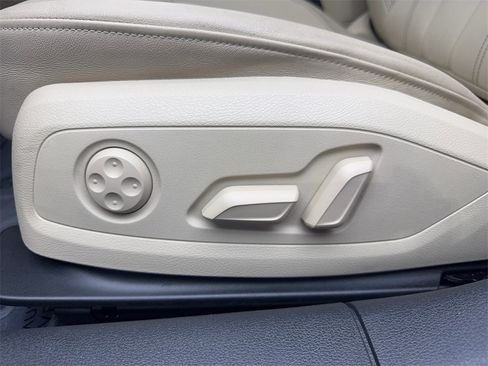 Used 2022 Audi A4 2.0T Premium w/ Convenience Package image 30