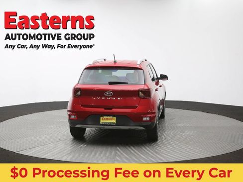 Used 2023 Hyundai Venue Limited FWD image 38