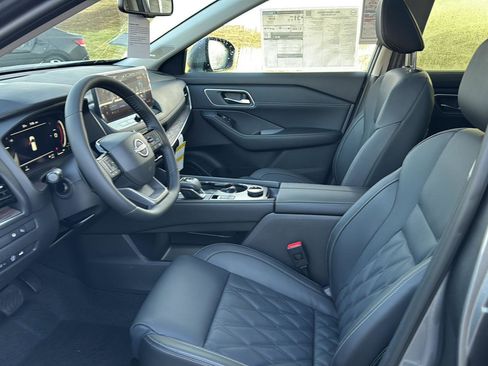 New 2026 Nissan Rogue Platinum image 8