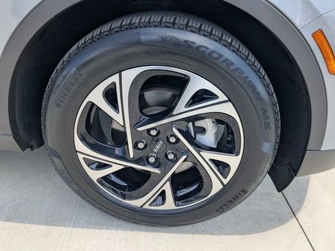 Used 2025 Lincoln Nautilus Premier AWD/4WD image 10