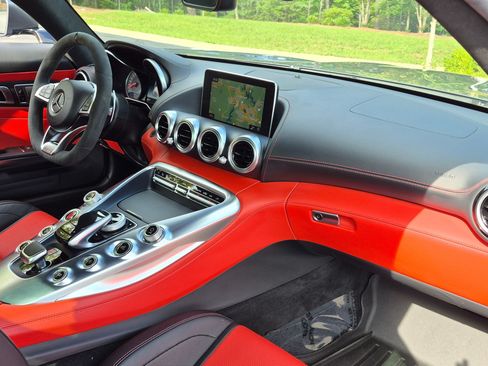 Used 2018 Mercedes-Benz AMG GT S image 33