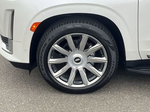 Used 2022 Cadillac Escalade ESV Premium Luxury Platinum w/ Heavy-Duty Trailer Package image 26