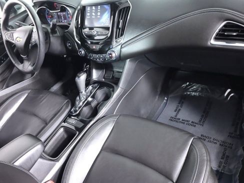 Used 2018 Chevrolet Cruze Premier image 36
