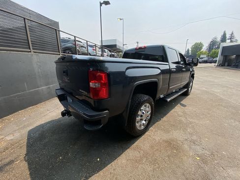 Used 2017 GMC Sierra 2500 Denali w/ Suspension Package, Off-Road AWD/4WD image 6