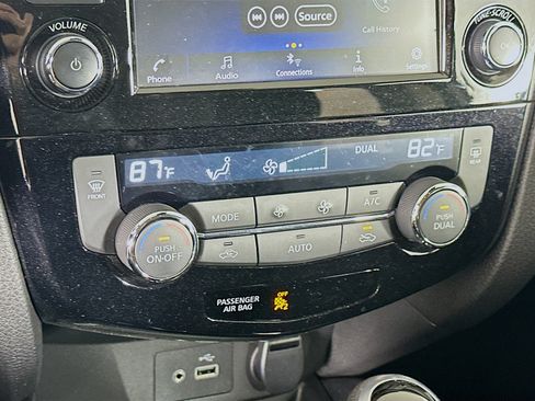 Used 2022 Nissan Rogue Sport SV image 23