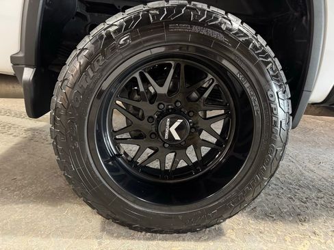 Used 2023 Chevrolet Silverado 2500 Custom image 27